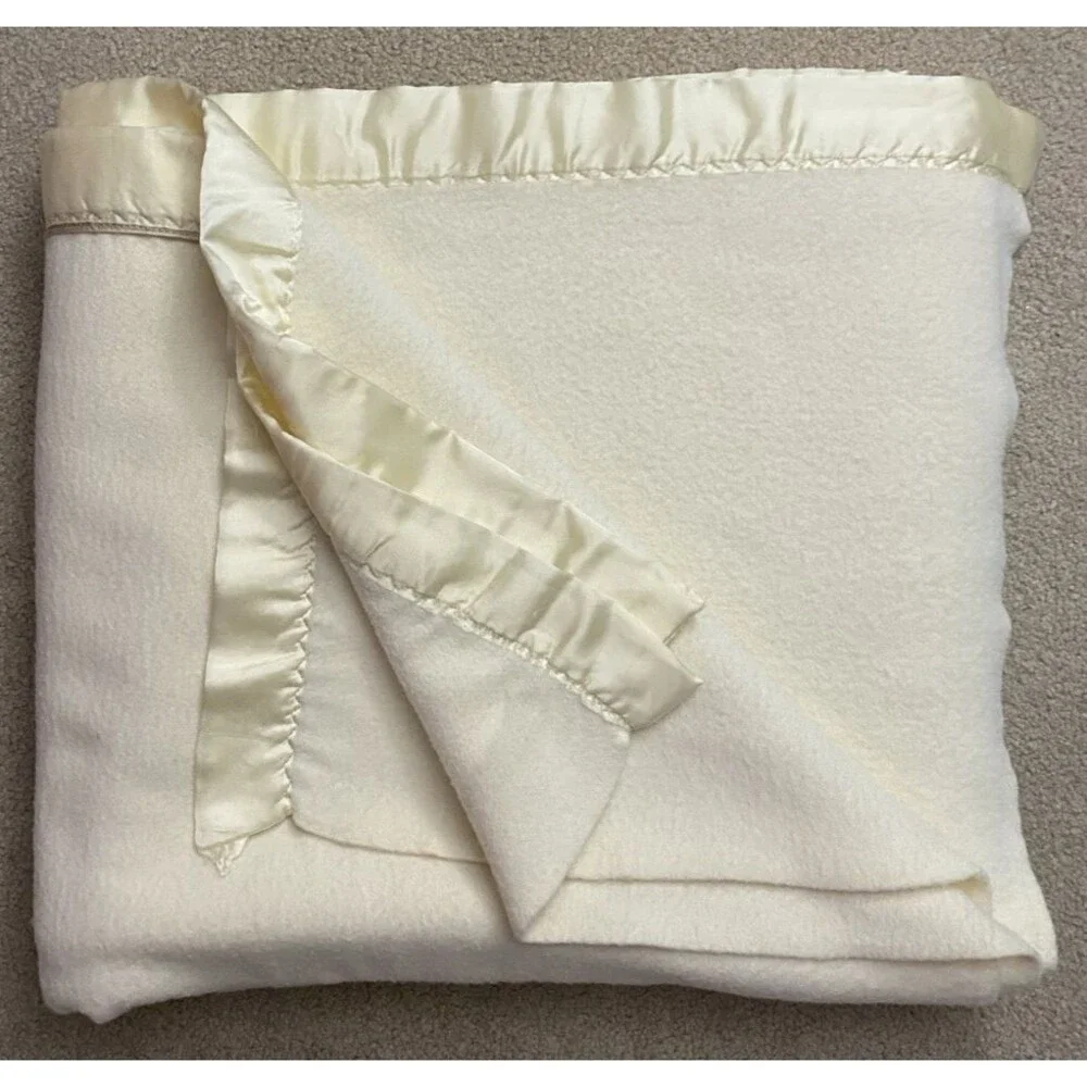 Vintage Betty S Cream Ivory Satin Trim Fleece Blanket 85x90 USA